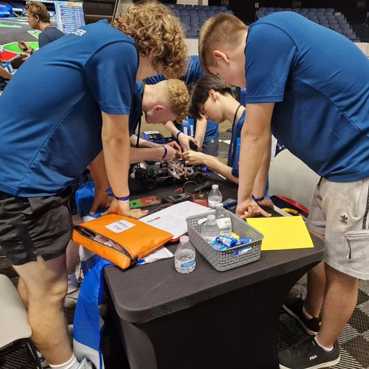 The H2GP Grand Prix teams are getting ready for the first endurance race of the @h2gp_foundation World Final! 💪 powered by @horizoneducational 🙌
#renewableenergy #rccars #rcracing
.
.
.
.
.
#HydrogenPower #Innovation #Education #STEMEducation #H2GP #Sus