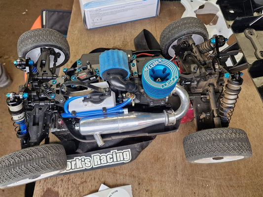We love to see colour-themed chassis! Too many chassis these days are all-black and BORING! 🥱
Let's see the best pics of YOUR blinged-up car! Do you have coloured screws, washers, stickers, wires...? SHOW US WHAT YOU GOT