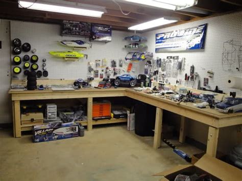 😯 What's your RC work table like? Is it as amazing as this one?