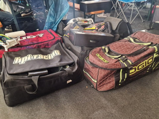 Racers! What do you like to use to take your pit gear around? Let us know with a reaction:
👍A cool-but-heavy Ogio bag? 
❤️The classic Hudy bag?
😯The OG HPI Hauler bag? 
😆Or do you prefer something else? 
Drop a comment and let us know your preferred RC tr