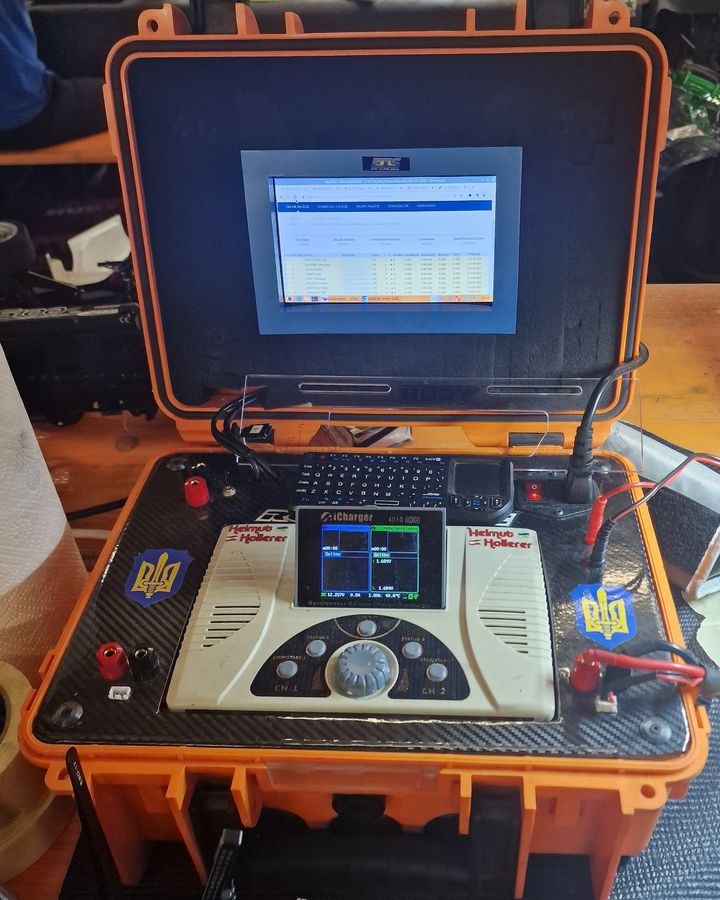 Now THIS is a cool pit setup! A hard shell case with soft foam to protect the charger, and a screen/tablet in the cover to show live timing - or the RC Racing TV broadcast! Let's see the coolest #rcracing pit setups you've seen!