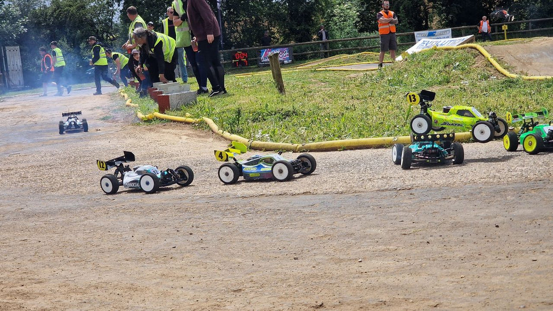 First corner final mayhem at the RWMCC May Bank Holiday Race earlier this year! Who made it out of the corner to lead this one 😅 #rcracing #rccars
Do you want to see YOUR big club race for 2025 shown live to thousands of RC fanatics around the world? #Get