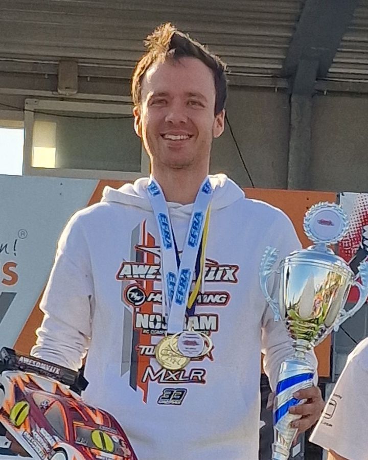 Got some questions for double European Champion (in 1/12th and TC Spec) and our first ISTC Spec World Champion Simon Lauter - RC  ? We'll be talking to him soon for an upcoming RCTV #podcast, so let us know YOUR questions for the TRIPLE 8th Buggy World Ch